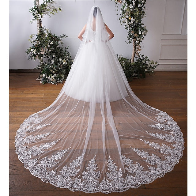 One-tier Lace Wedding Veil with Appliques
