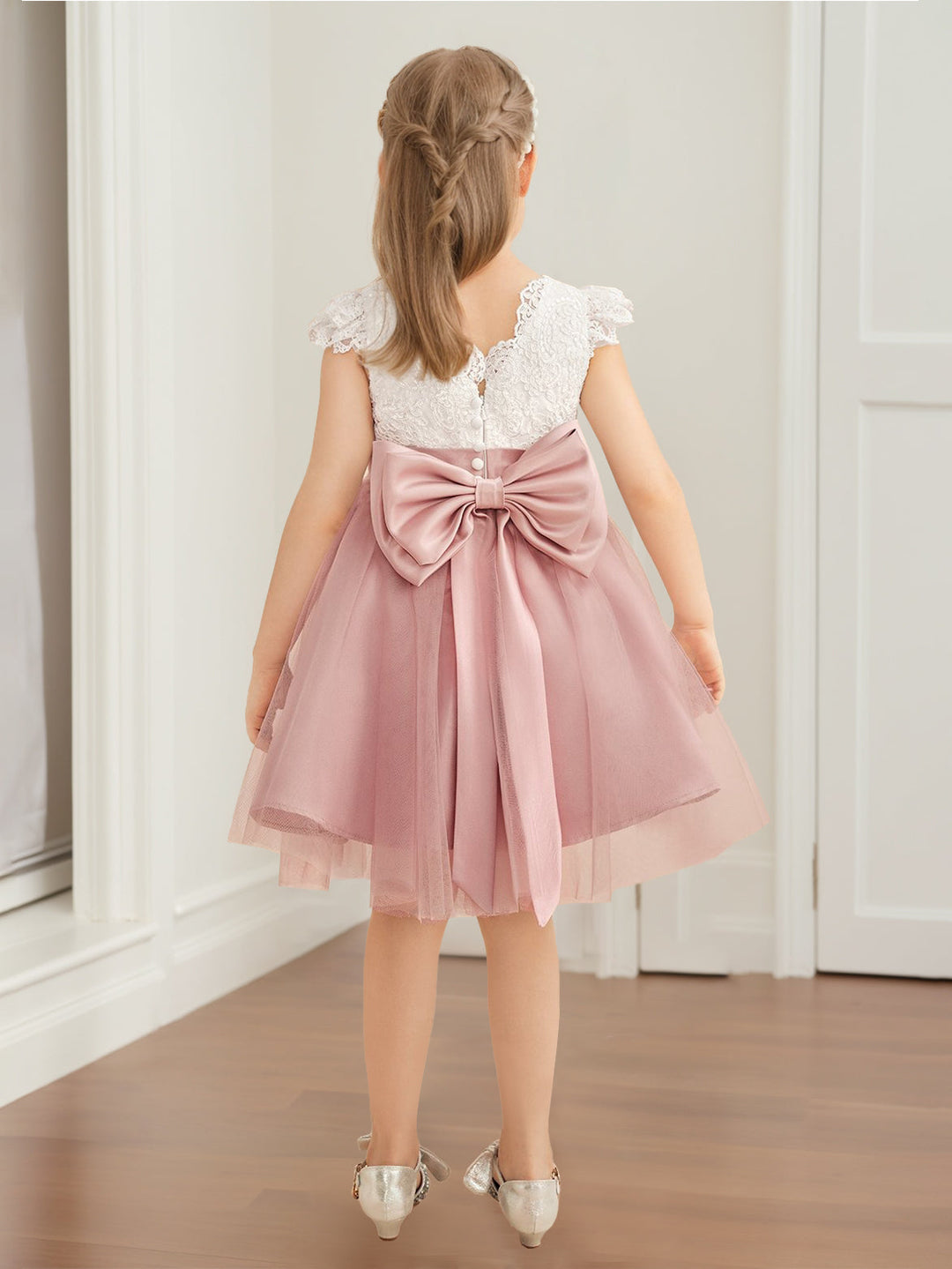 A-Line/Princess Scoop Neck Short Sleeves Knee-Length Flower Girl Dress with Appliques & Bowknot