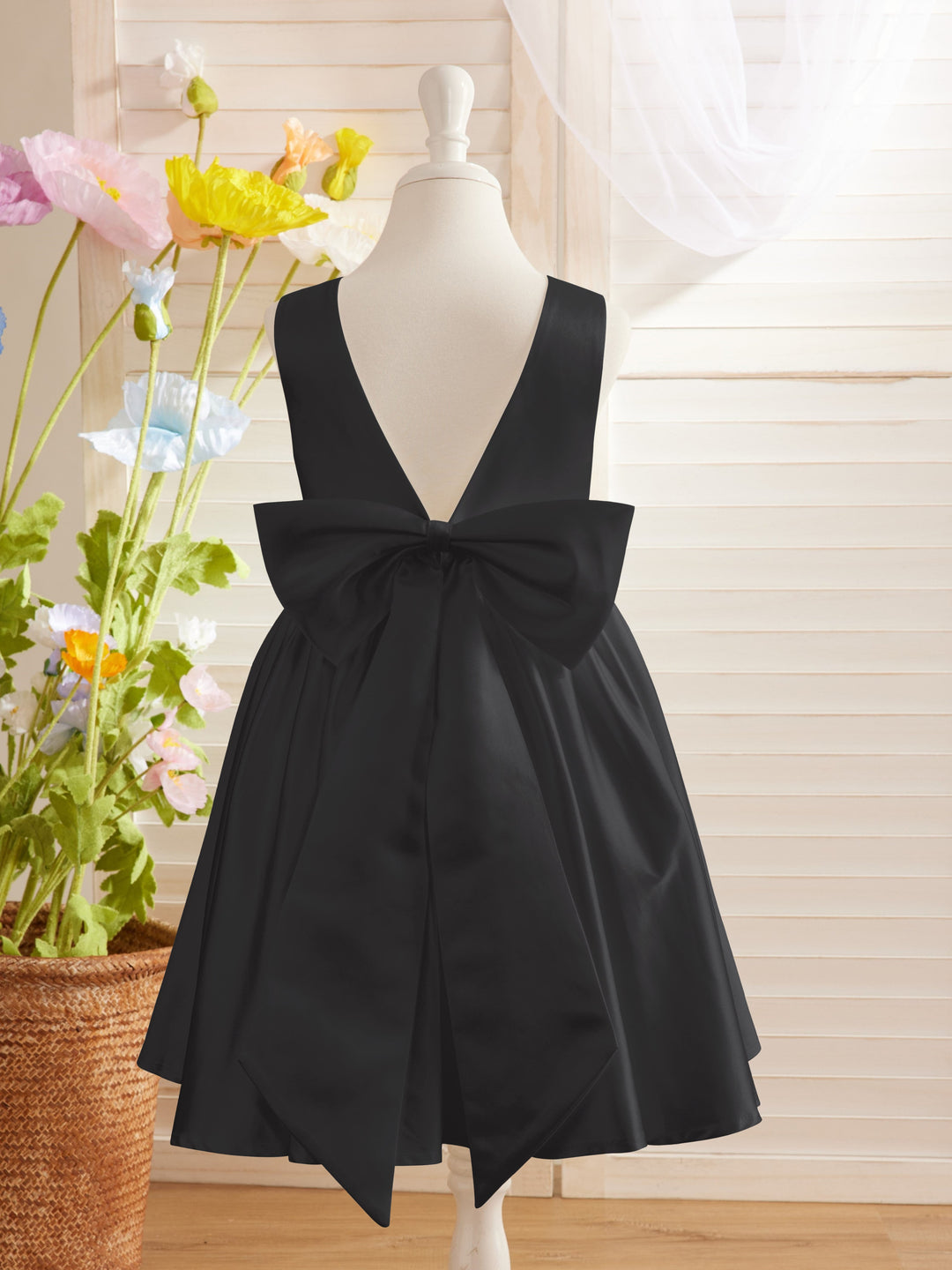 Elegant A-line Satin V-Back Bow Knee-length Flower Girl Dress