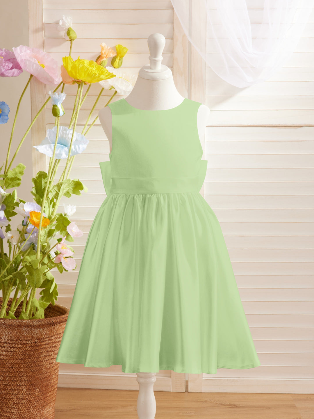 Elegant A-line Satin V-Back Bow Knee-length Flower Girl Dress