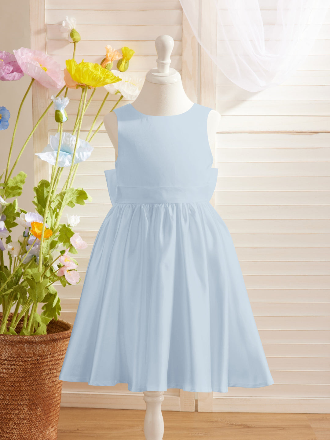 Elegant A-line Satin V-Back Bow Knee-length Flower Girl Dress