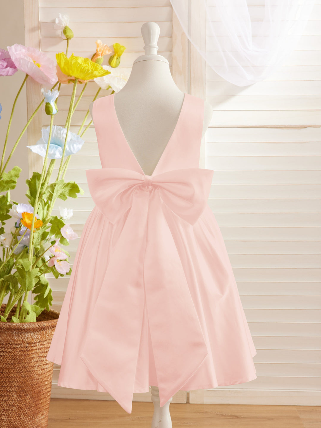 Elegant A-line Satin V-Back Bow Knee-length Flower Girl Dress