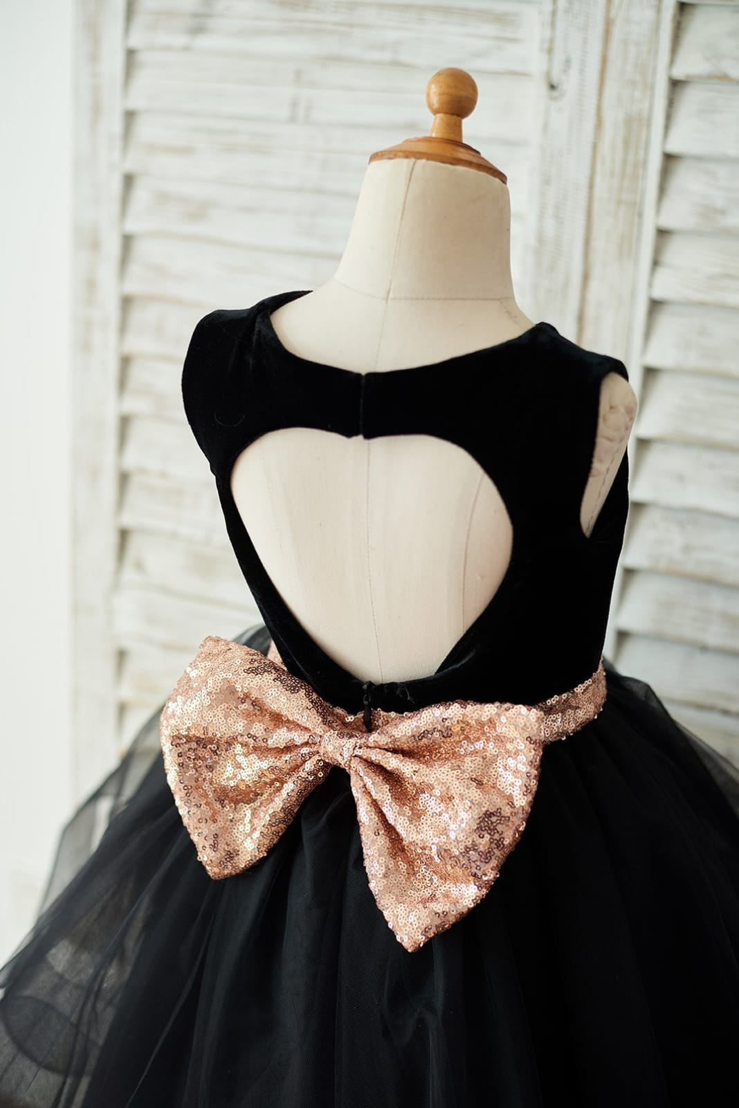 Black Velvet Heart-Shaped Back Sequin Bow Knee-length Dress