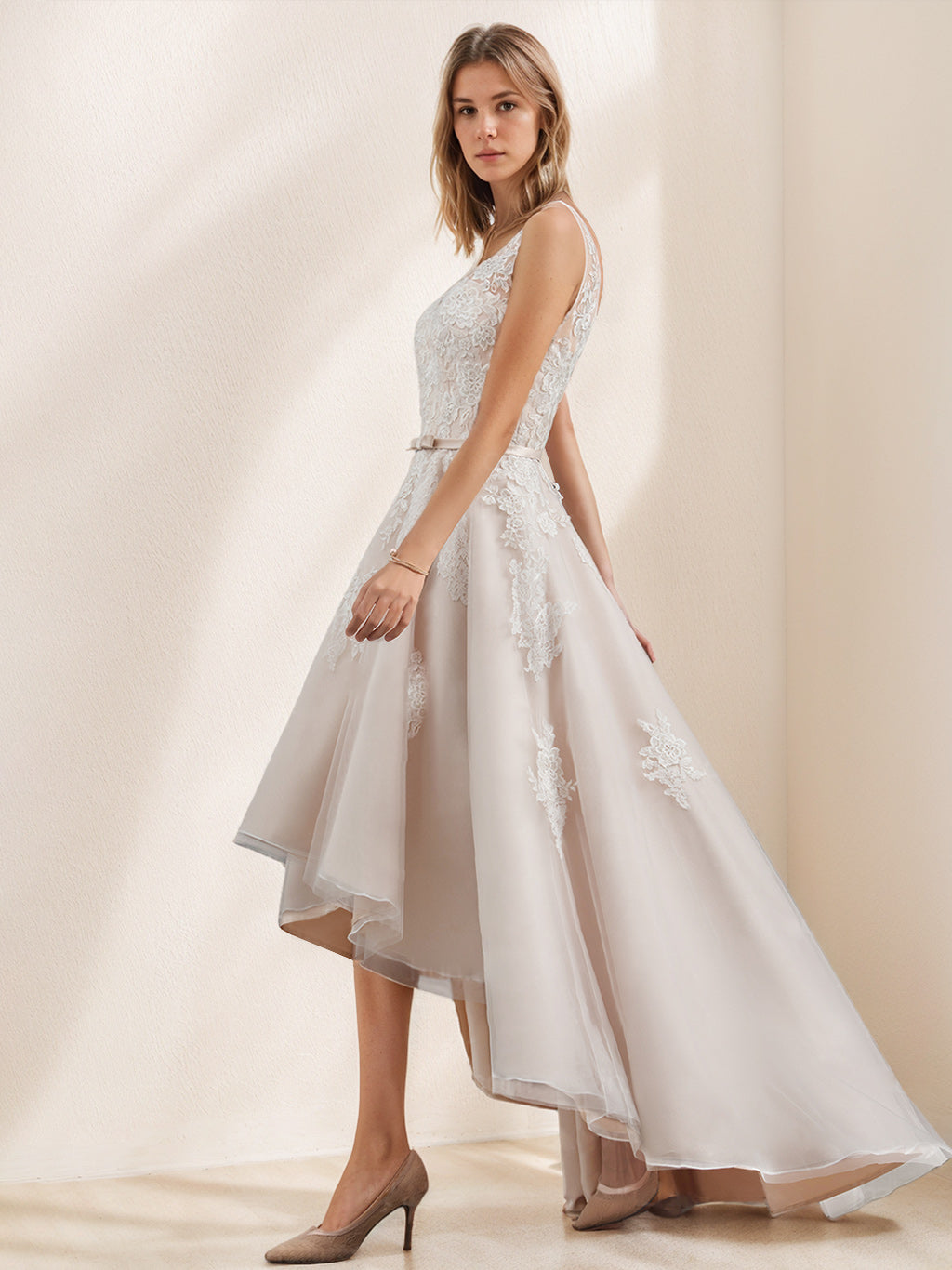 A-Line/Princess V-Neck Sleeveless Asymmetrical  Wedding Dress With Appliques