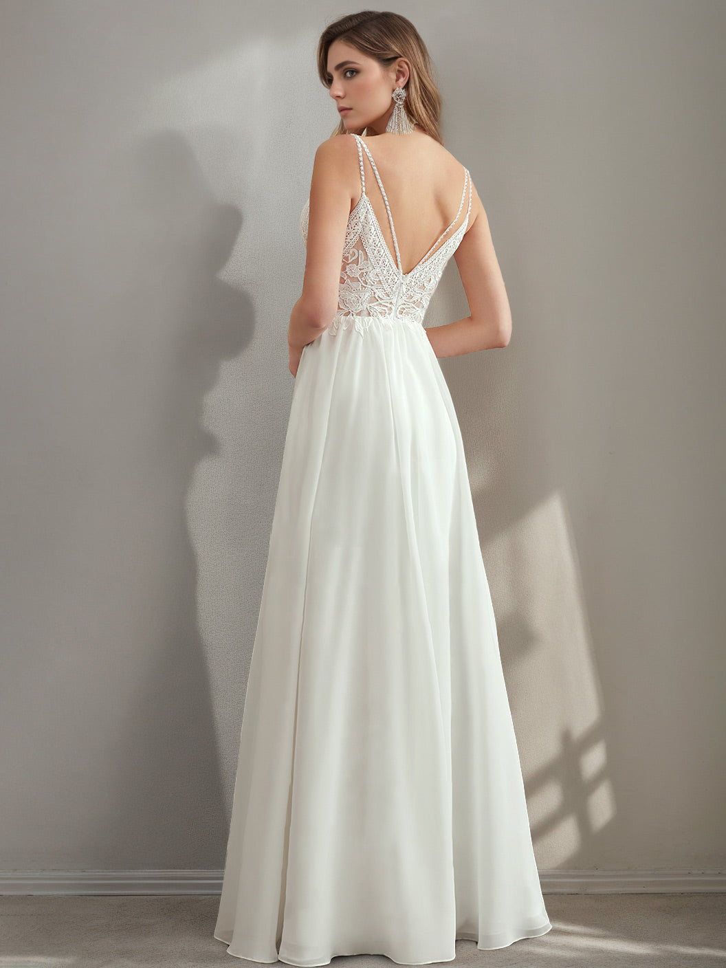 A-Line/Princess Spaghetti Straps V-Neck Lace Wedding Dress with Appliques