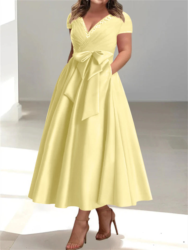 A-Line/Princess V-Neck Plus Size Mother of the Bride Dresses with Pockets & Ruffles