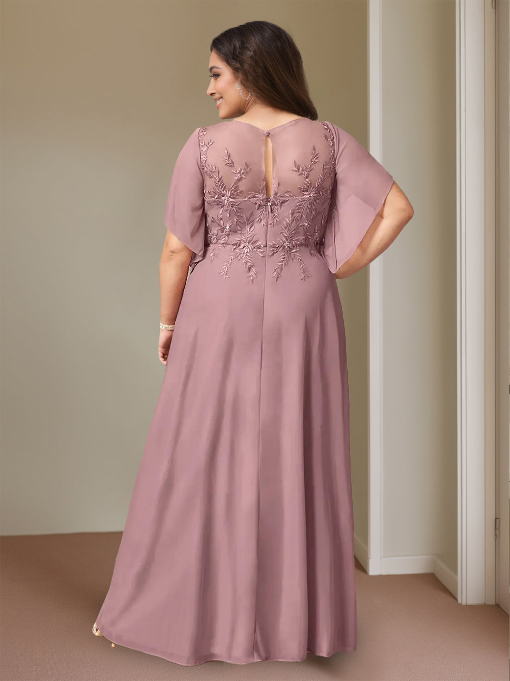 A-Line/Princess Round Neck Short Sleeves Floor-Length Plus Size Mother of the Bride Dresses with Lace