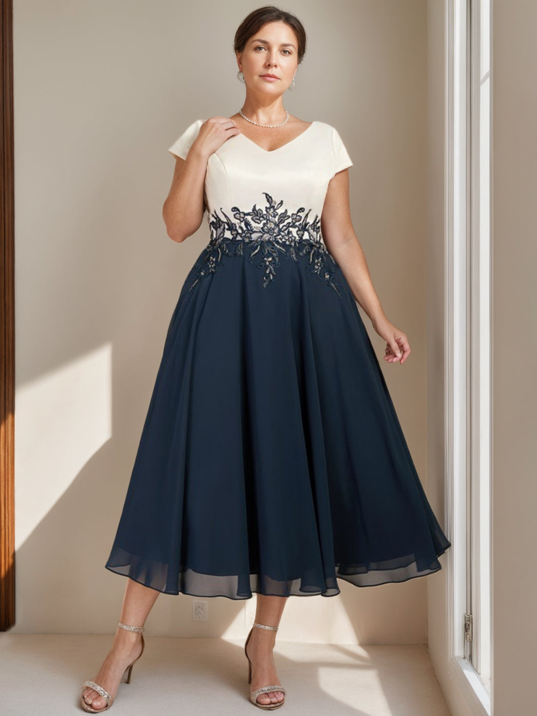 A-Line/Princess V-Neck Short Sleeves Tea-Length Plus Size Mother of the Bride Dresses with Lace