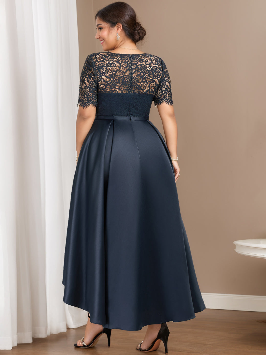 A-Line/Princess Round Neck Short Sleeves Asymmetrical Plus Size Mother of the Bride Dress with Appliques