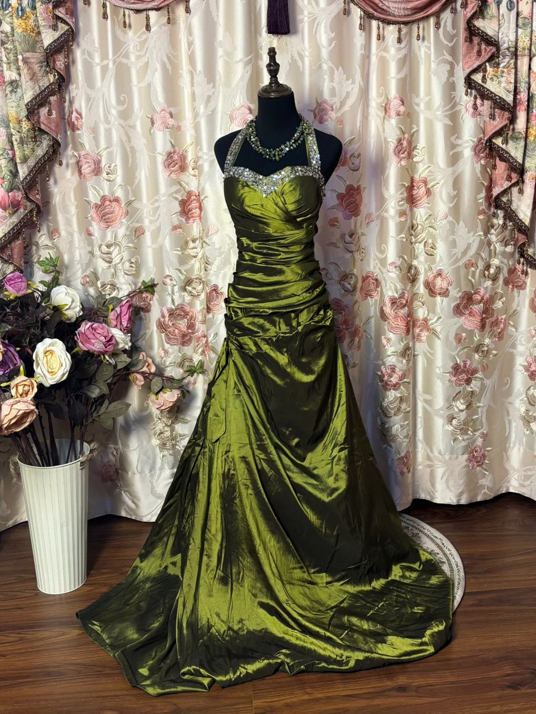 A-Line/Princess Halter Neck Sleeveless Floor-Length Taffeta Prom Dresses with Ruffles & Sequins