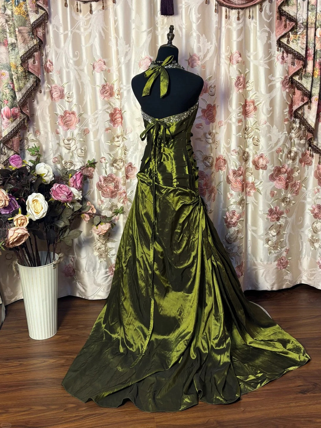 A-Line/Princess Halter Neck Sleeveless Floor-Length Taffeta Prom Dresses with Ruffles & Sequins