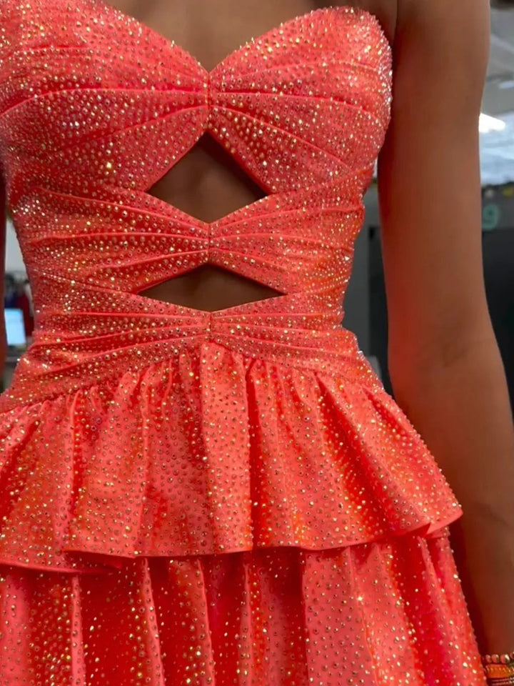 A-Line/Princess Strapless Sleeveless Short/Mini Homecoming Dresses with Beaded and Ruffles