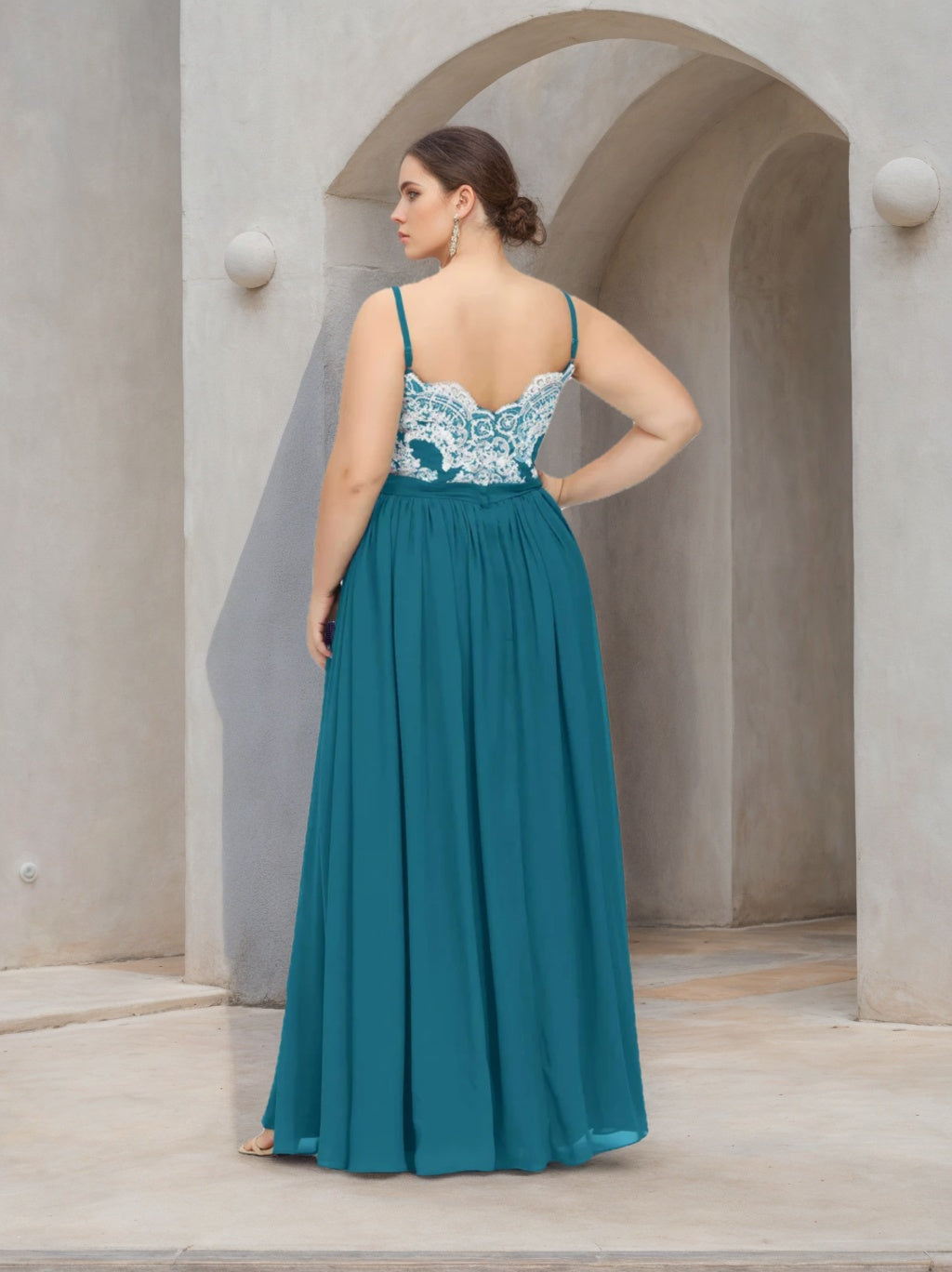 A-Line/Princess Spaghetti Straps V-Neck Sleeveless Floor-Length Plus Size Bridesmaid Dresses with Split Side & Appliques