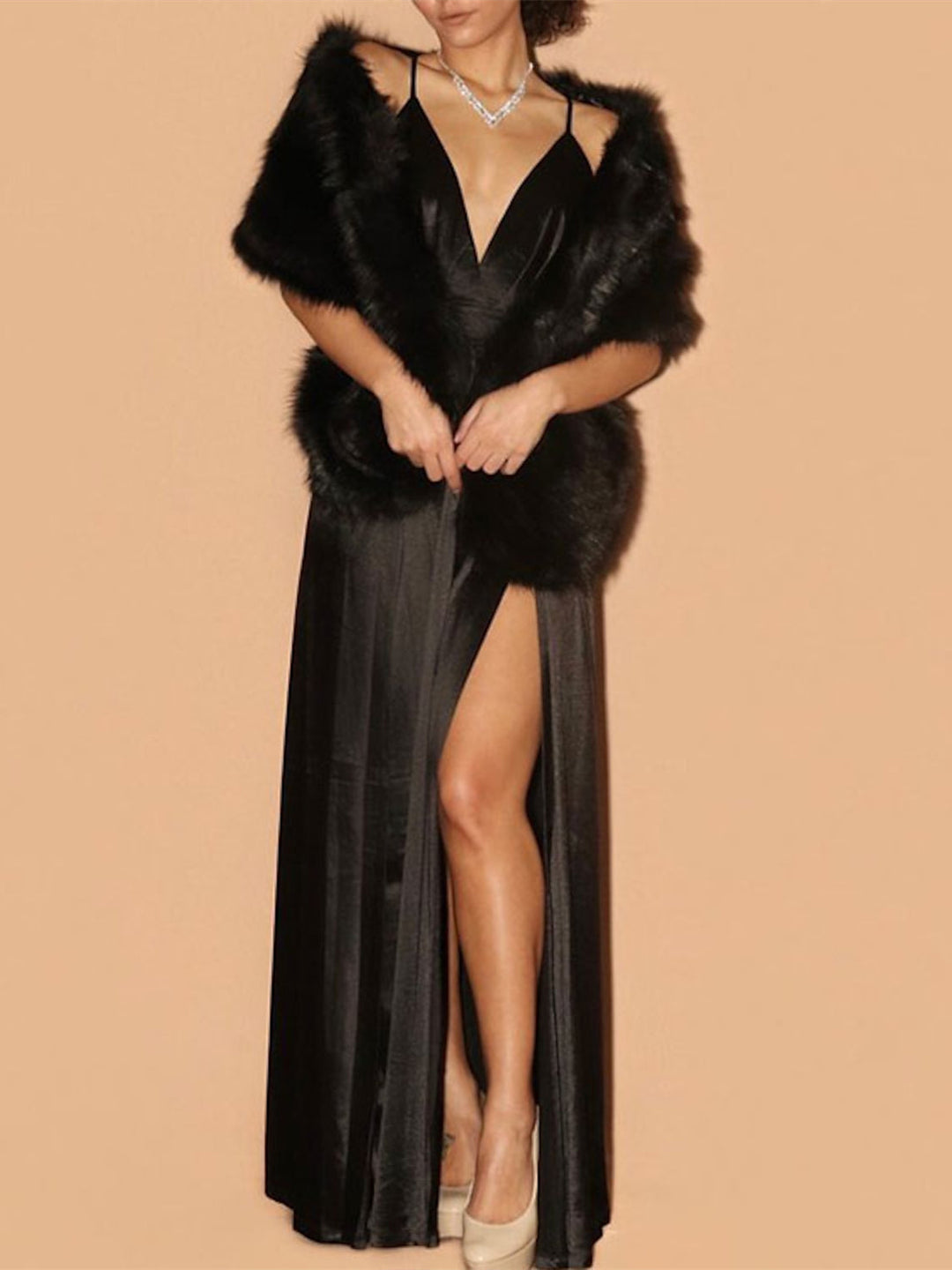 Wihte Faux Fur Wraps Shawls Women‘s Wrap Elegant Sleeveless Wedding Guest Wraps With Pure colour