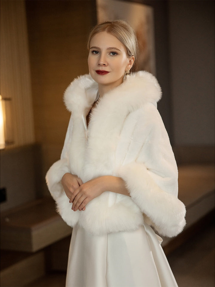 Shawls Bridal‘s Wraps Elegant Keep Warm Sleeveless White Faux Fur Fall Wedding With Pure colour