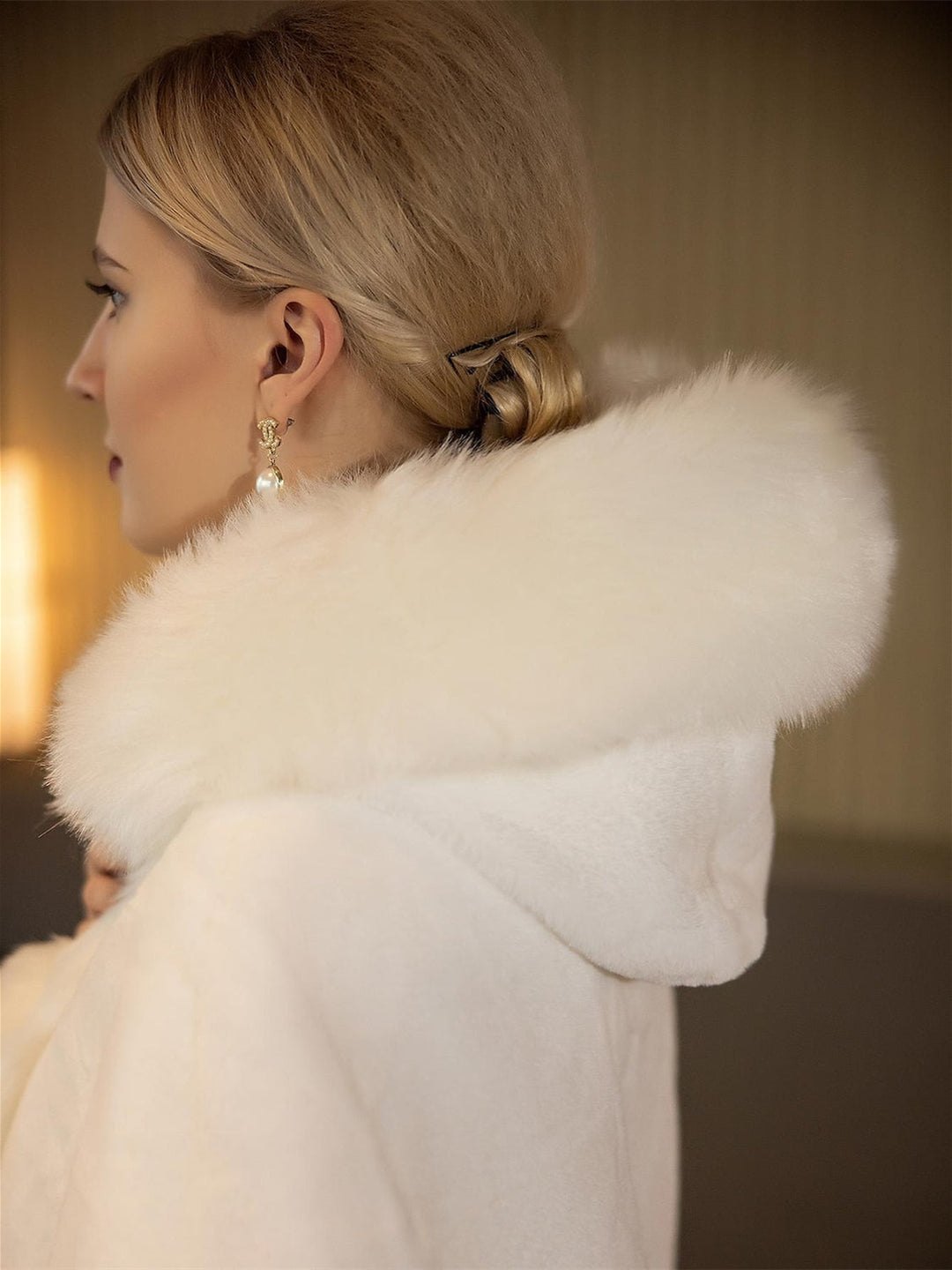 Shawls Bridal‘s Wraps Elegant Keep Warm Sleeveless White Faux Fur Fall Wedding With Pure colour