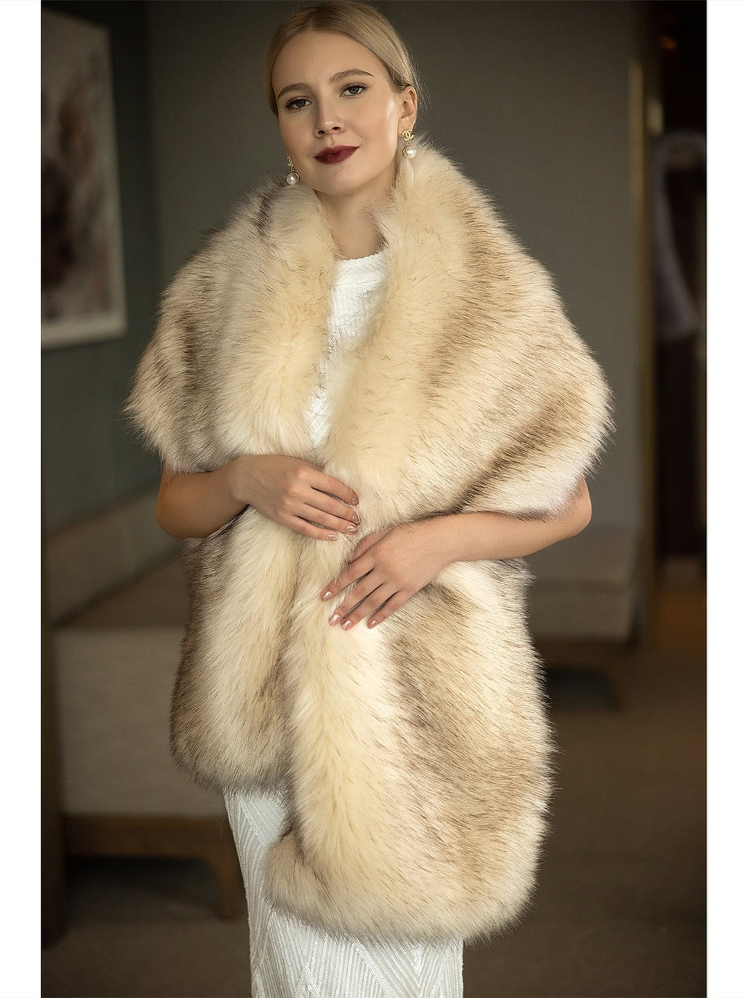 Shawls Bridal's Wraps Elegant Keep Warm Sleeveless Faux Fur Wedding Wraps With Feathers / Fur