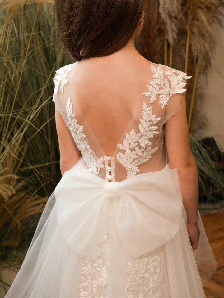 A-Line/Princess Scoop Elegant Flower Girl Dress With Lace Appliques & Bow & Pearls
