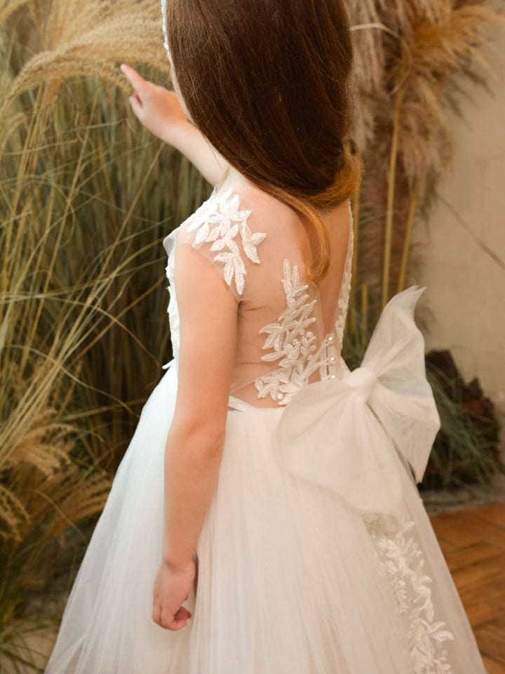 A-Line/Princess Scoop Elegant Flower Girl Dress With Lace Appliques & Bow & Pearls