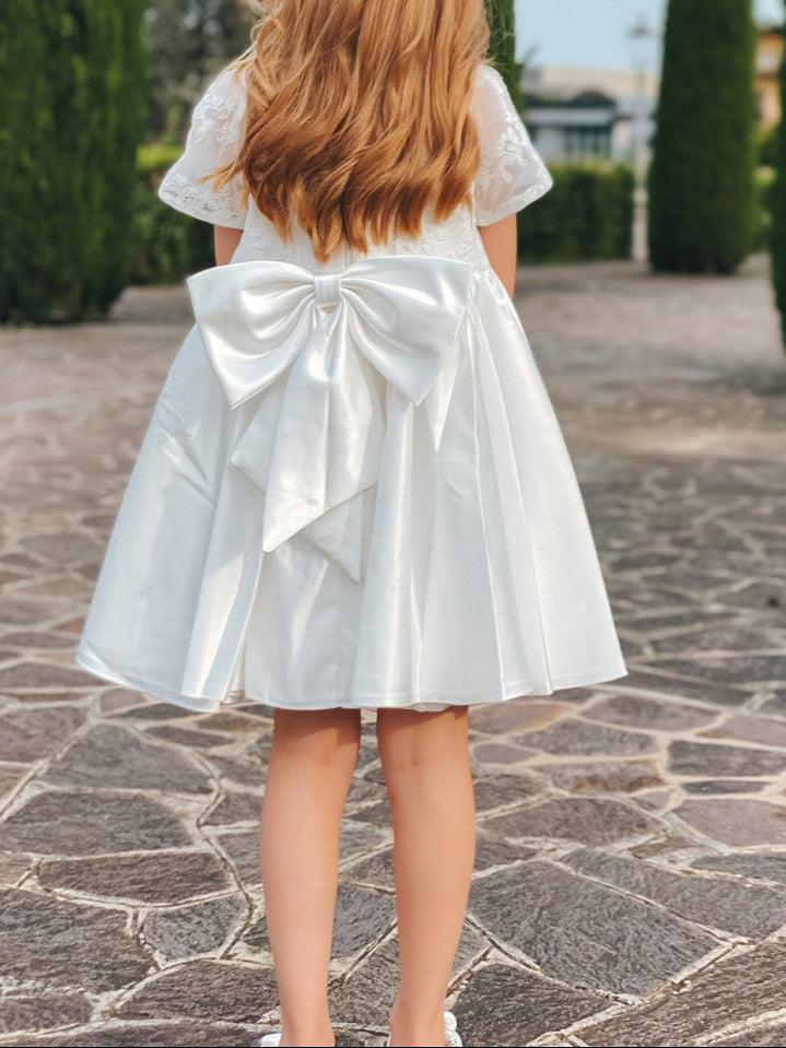 A-Line/Princess Scoop Short Sleeves Knee-Length Pleated Flower Girl Dresses with Bows & Lace Appliques