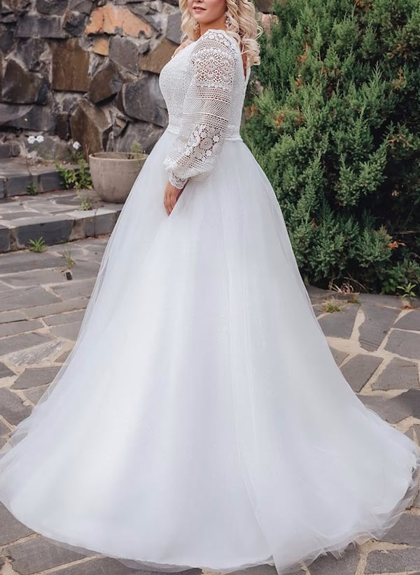 A-Line/Princess V-Neck Plus Size Lace Wedding Dress with Applique