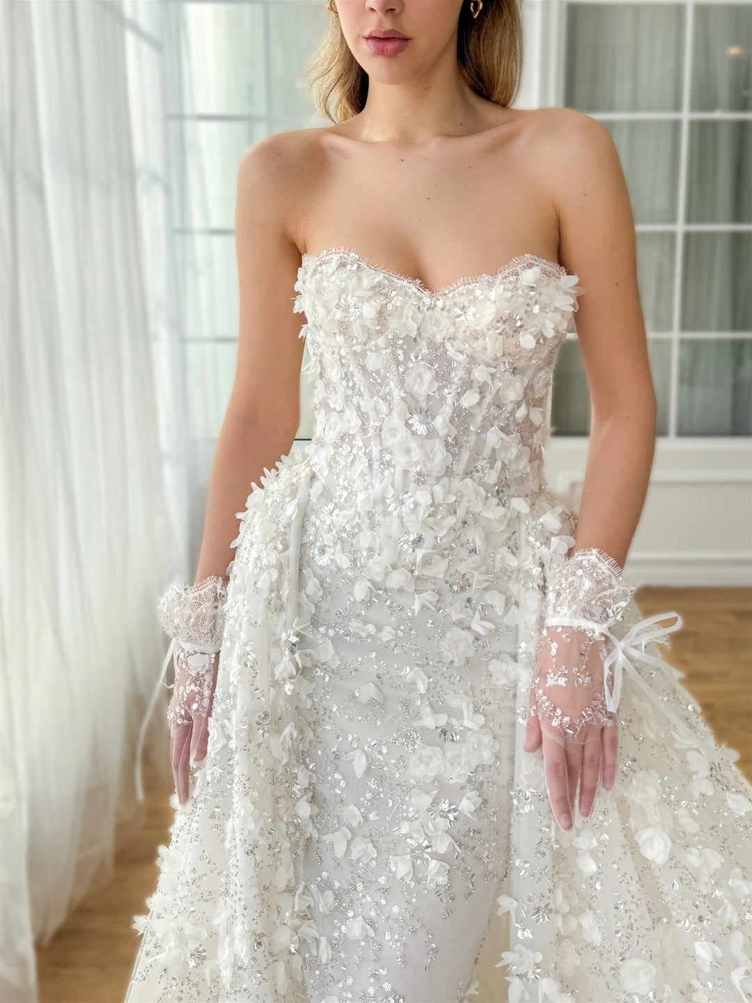 Mermaid/Trumpet Sweetheart Strapless Long Sleeves/Gloves Floor-Length  Wedding Dresses with Appliques