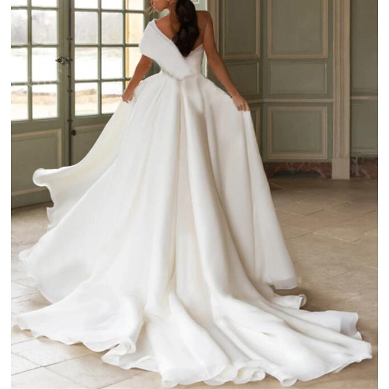 A-Line/Princess One Shoulder Wedding Dresses Court Train With Appliques Split Front