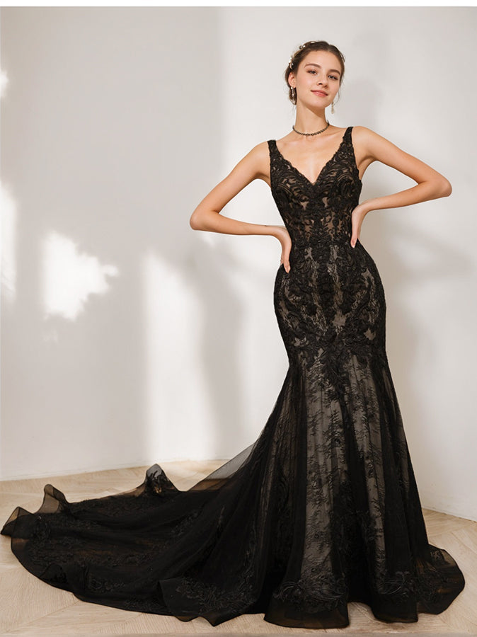 Trumpet/Mermaid V-Neck Sleeveless Black Wedding Dress with Lace Appliques