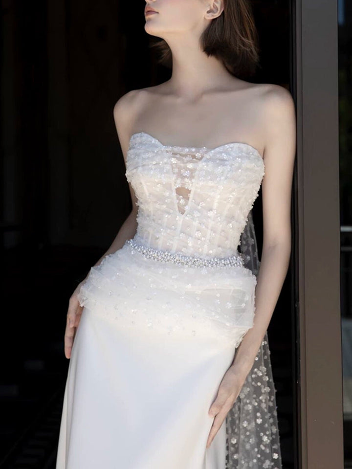 A-Line/Princess White Strapless Sleeveless Wedding Dresses with Lace Appliques