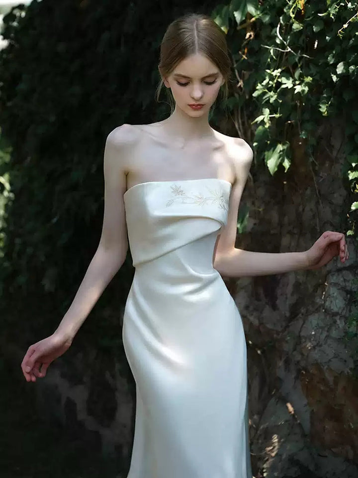 Minimalist Trumpet/Mermaid Strapless Sleeveless Wedding Dresses with Embroidery