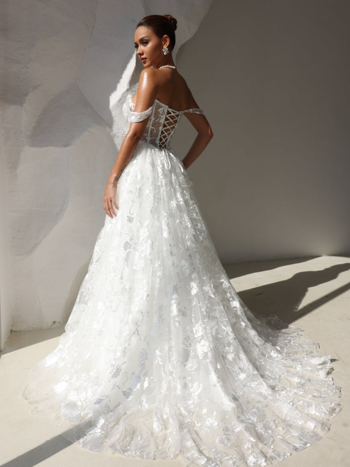 A-Line/Princess Sweetheart Wedding Dresses Lace Sweep Train/Brush Train