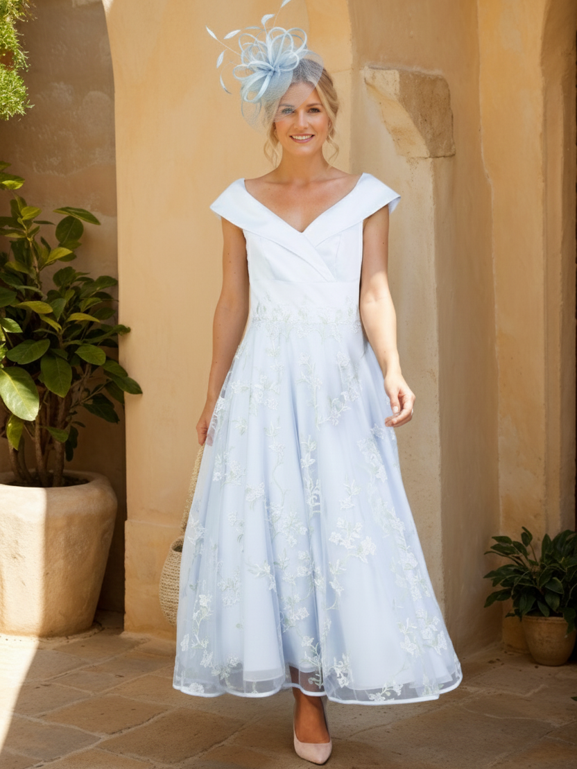 A-Line/Princess Ankle-Length Luxurious Mother of the Bride Dresses with Lace Appliques