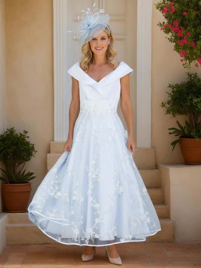 A-Line/Princess Ankle-Length Luxurious Mother of the Bride Dresses with Lace Appliques