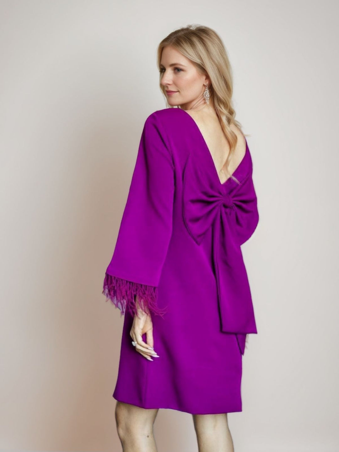 Sheath/Column Mini Long Sleeves Mother of the Bride Dresses Deep V-back