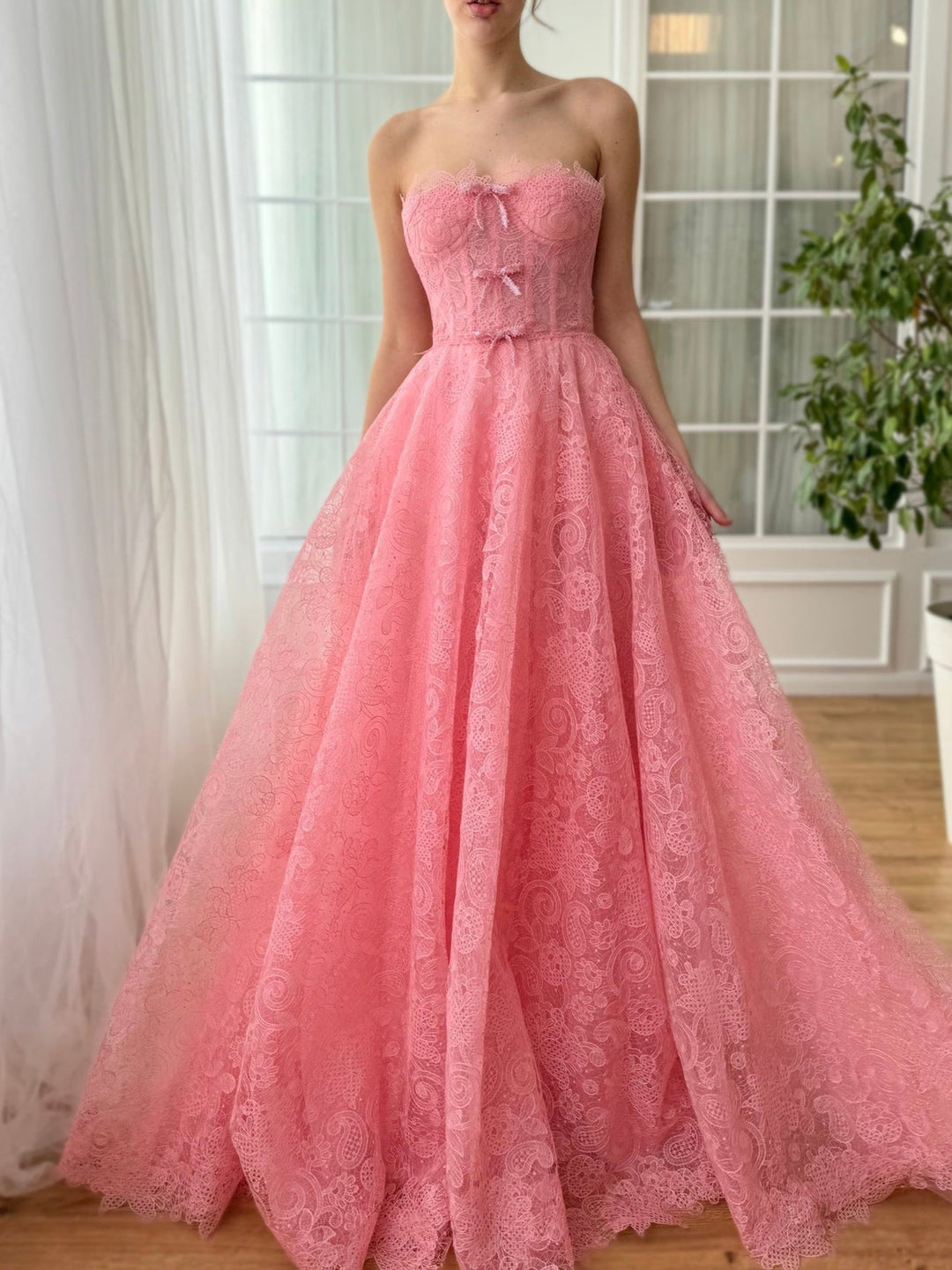 A-Line/Princess Sweetheart Strapless Floor-Length Prom Dress with Bows