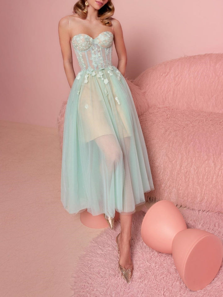 A-Line/Princess Strapless Sleeveless Tea-Length Cocktail Dress with Applique