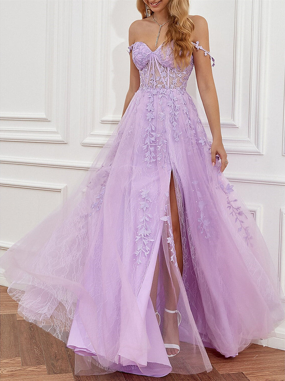 A-Line Sweep/Brush Train Sleeveless Sweetheart Tulle Backless Prom  Dress with Beading Slit Appliques