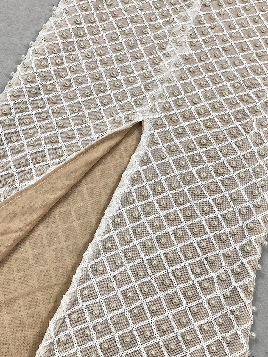 Sheath/Column Halter Sleeveless Elegant Sequined Prom Dresses with Pearl & Back Split