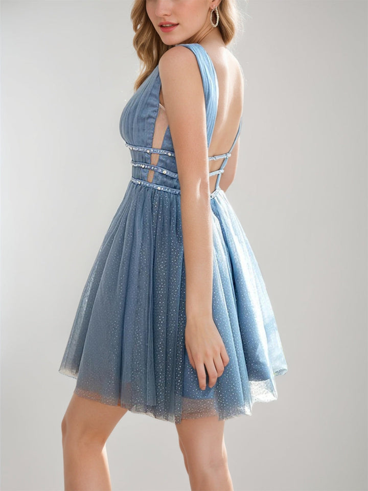 A-Line/Princess V-neck Sleeveless Short/Mini Pleated Homecoming Dresses with Rhinestones