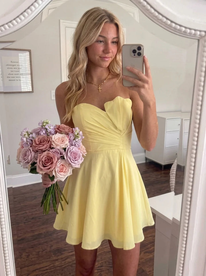 A-Line/Princess Strapless Chiffon Homecoming Dresses Sleeveless Short/Mini Ruched