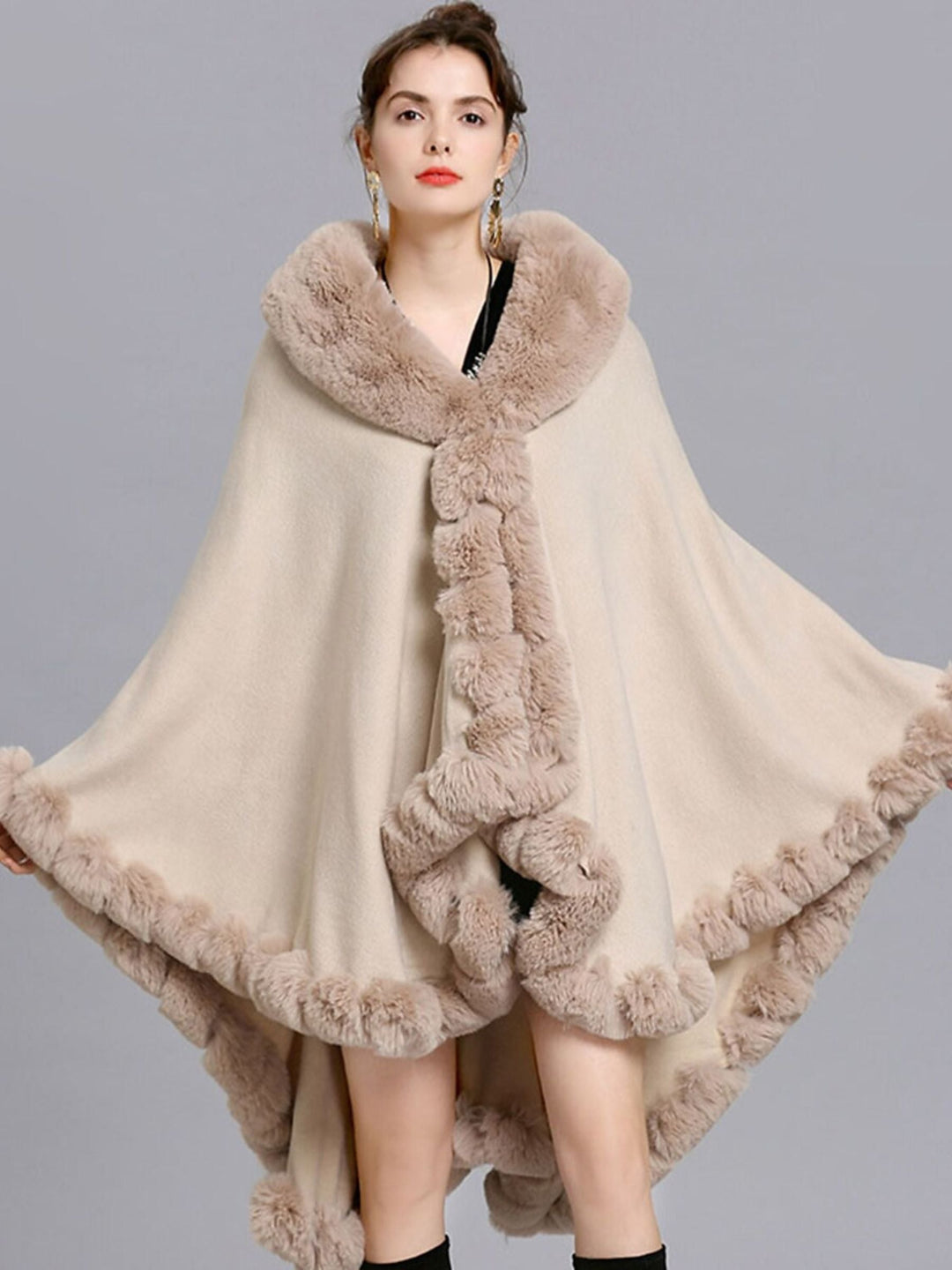 Women‘s White Fashionable Faux Fur Long Sleeves Wrap Cloak with Pure colour