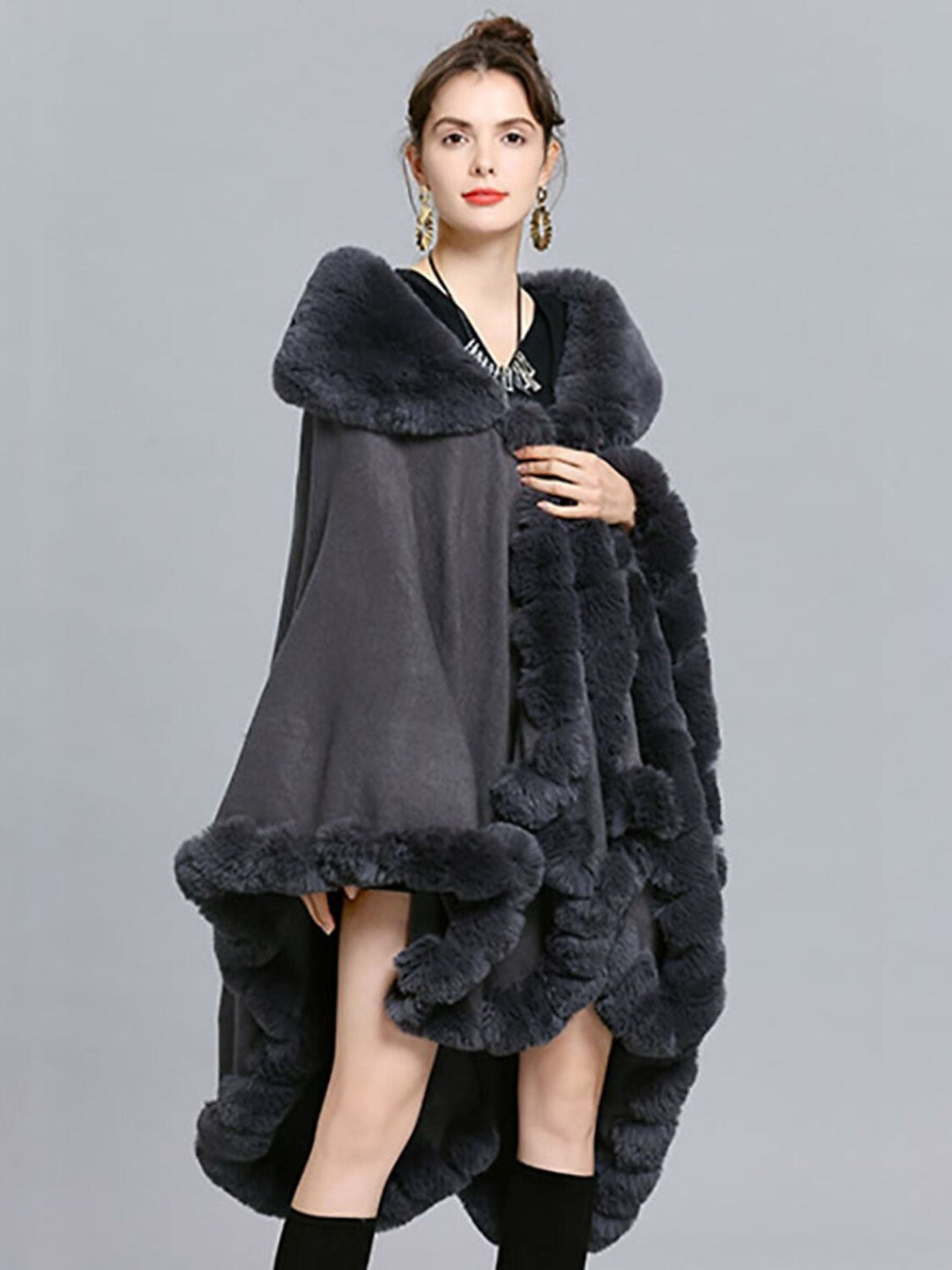 Women‘s White Fashionable Faux Fur Long Sleeves Wrap Cloak with Pure colour