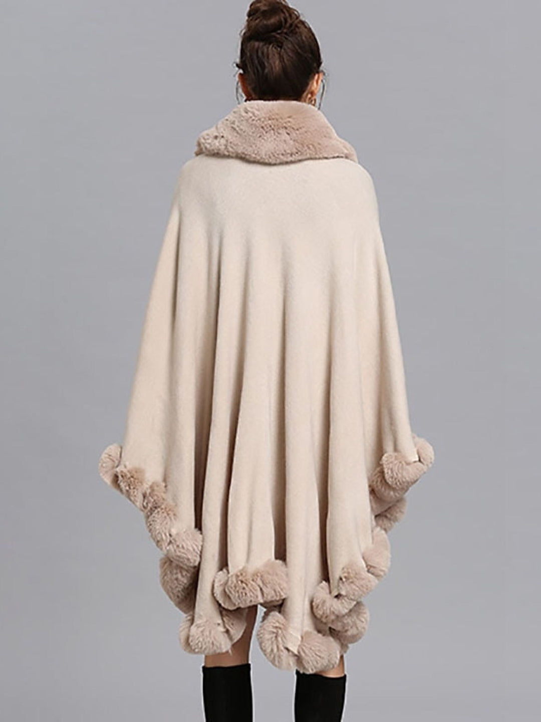 Women‘s White Fashionable Faux Fur Long Sleeves Wrap Cloak with Pure colour