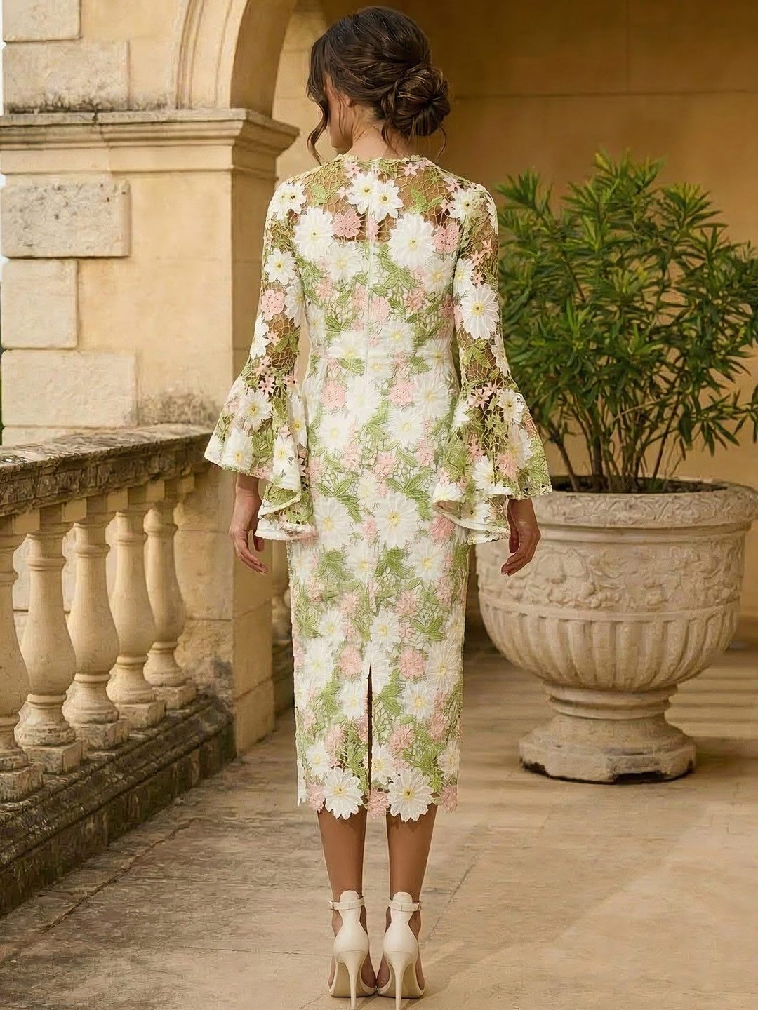 Sheath/Column Scoop Lace Mother of the Bride Dresses Floral Long Sleeves Tea-Length