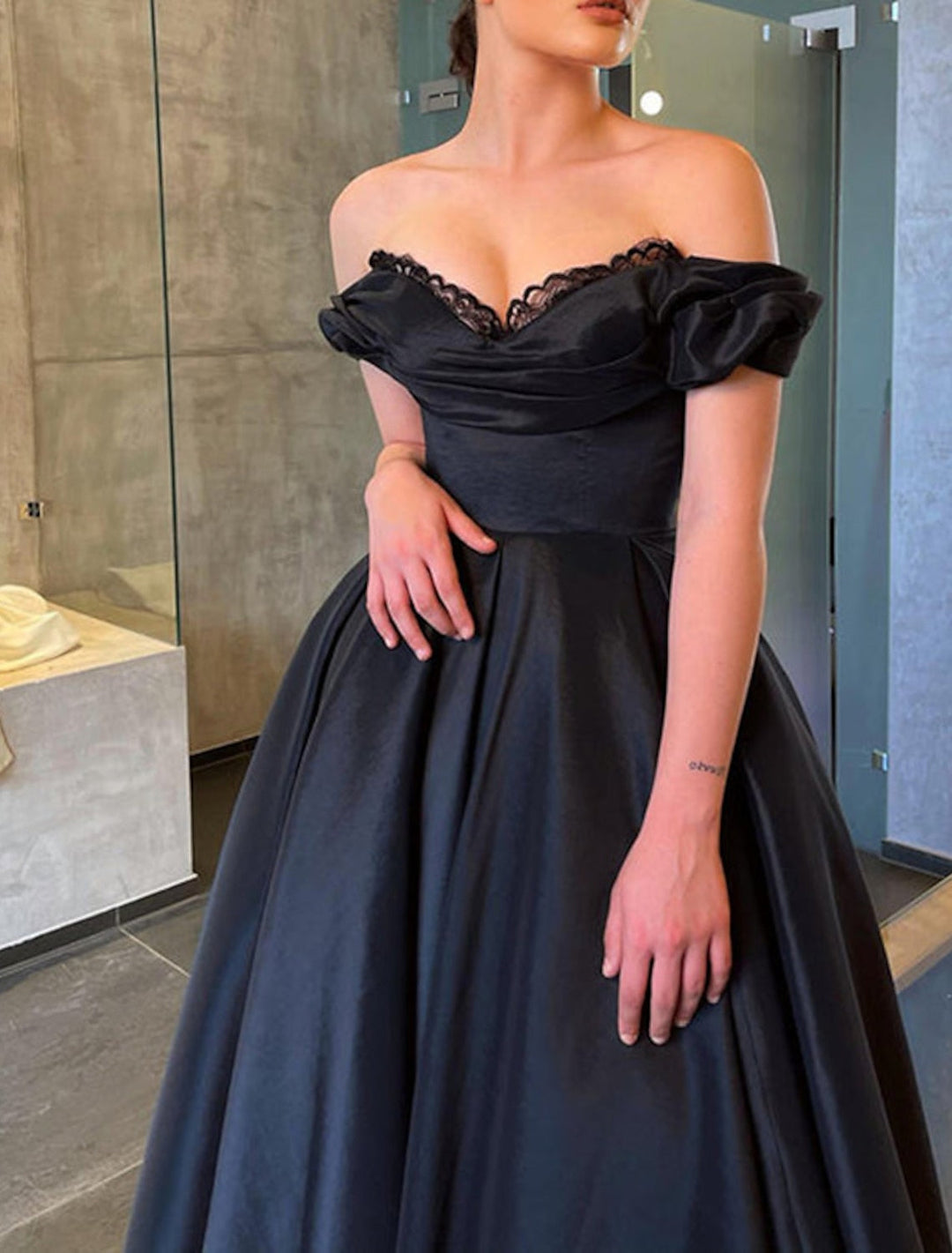 A-Line/Princess Off-the-Shoulder Tea-Length Prom Dresses