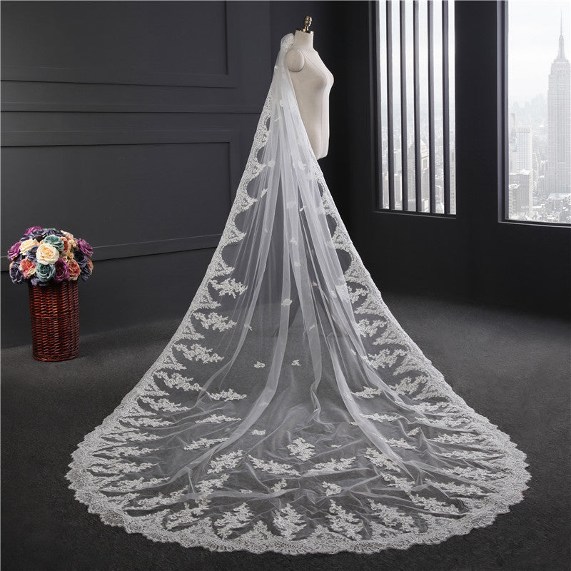 One-tier Luxurious Wedding Veil with Appliques