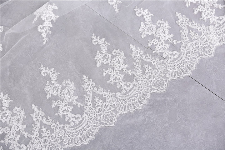 One-tier Lace Wedding Veil with Appliques