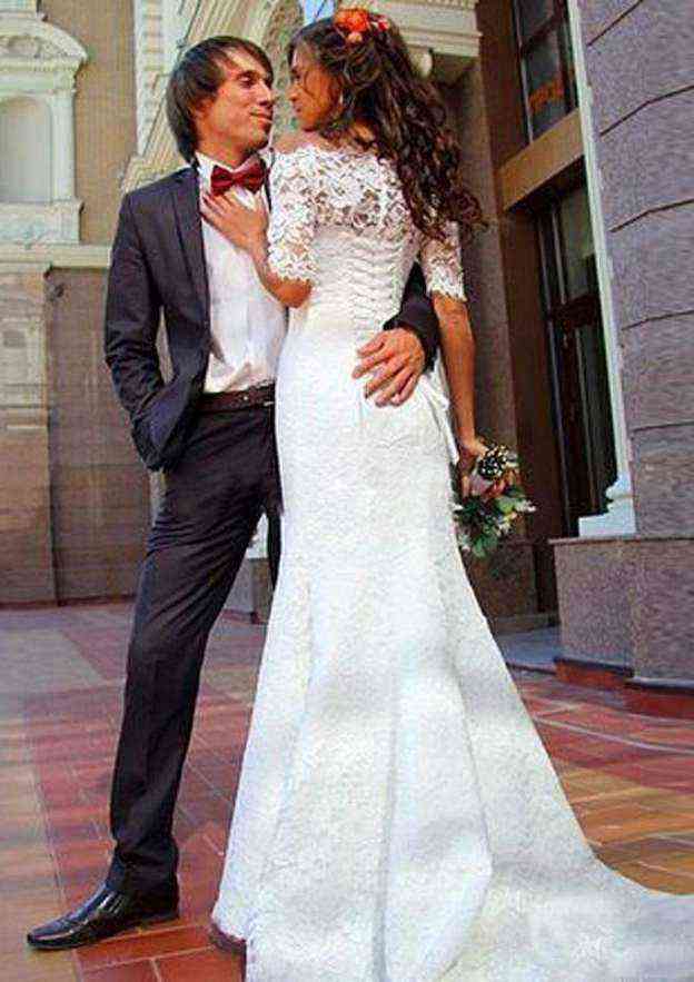 Trumpet/Mermaid Off-the-Shoulder Floor-length Lace Wedding Dress