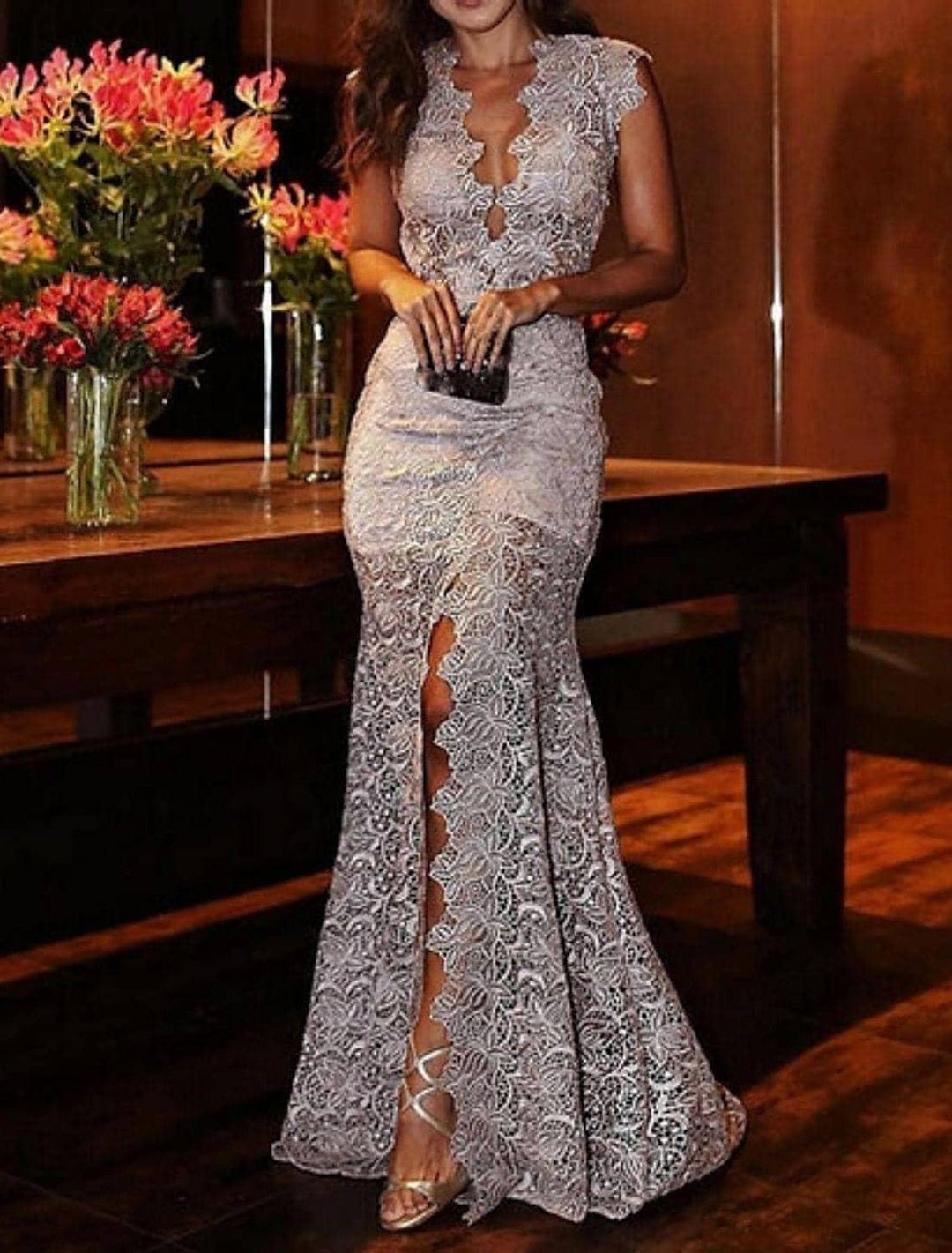 Trumpet/Mermaid V-Neck Floor-length Lace Wedding Dress