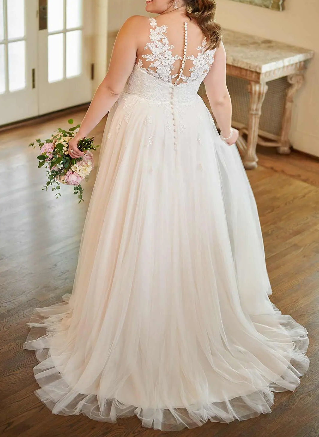 A-Line/Princess V-Neck Plus Size Lace Wedding Dress with Applique